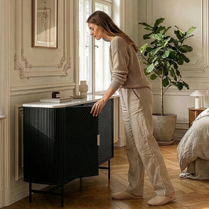 Sideboard Olvehok 110x40x77 cm Sort/Marmorlook, hvid [en.casa]