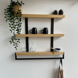 Væghylde Nykøbing med 3 hylder natur/sort [en.casa]